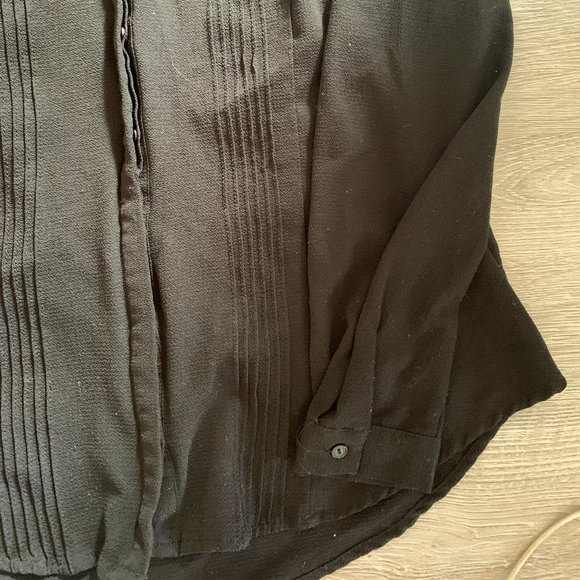 black shirt - Picture 3 of 4